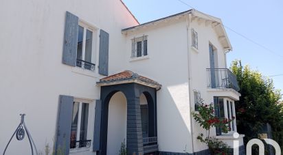 Maison 6 pièces de 143 m² à Saint-Hilaire-la-Palud (79210)