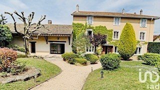 Maison de ville 7 pièces de 204 m² à Villefranche-sur-Saône (69400)