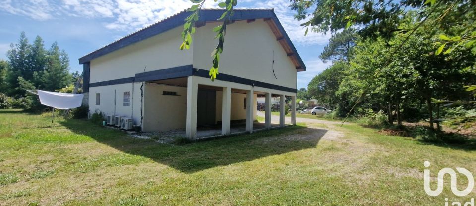 Maison 6 pièces de 169 m² à Gastes (40160)