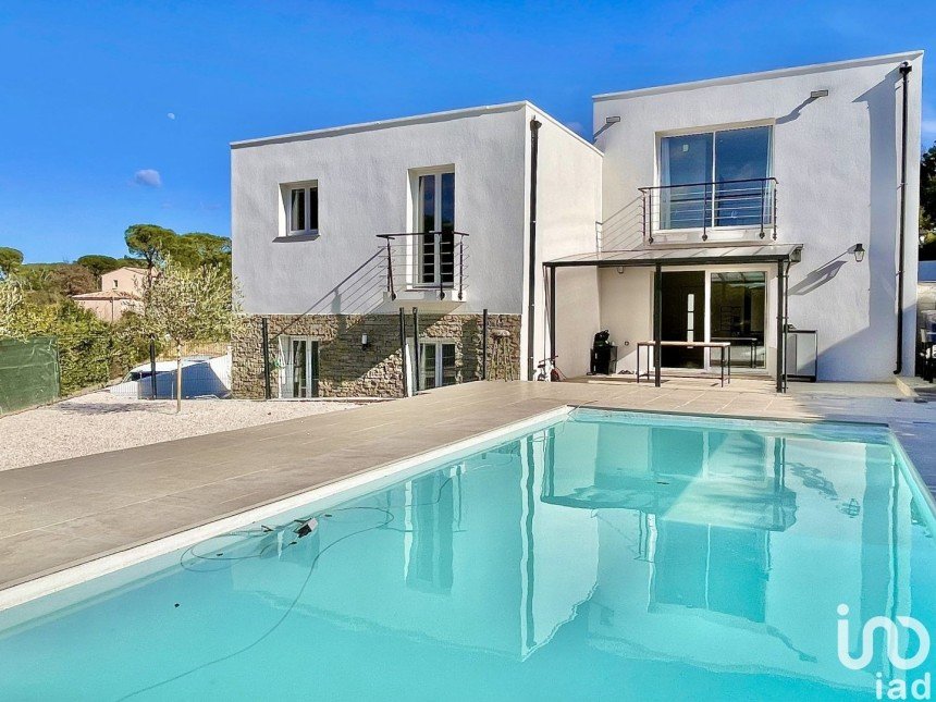 Maison 6 pièces de 158 m² à Fréjus (83600)