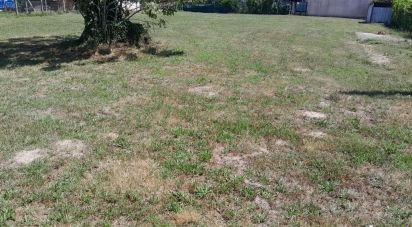 Land of 1,300 m² in Chamadelle (33230)
