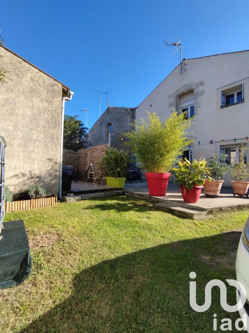 Immeuble de 180 m² à Tonnay-Charente (17430)