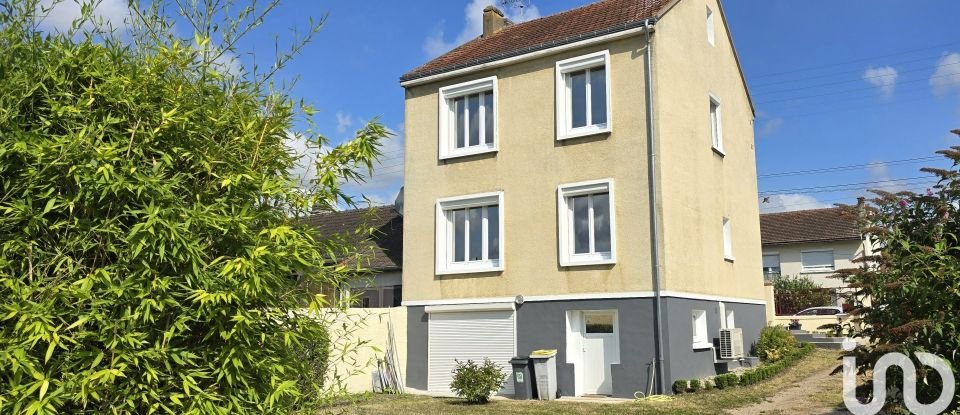 Maison traditionnelle 5 pièces de 150 m² à Saint-Jean-de-la-Ruelle (45140)