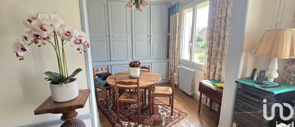 Traditional house 5 rooms of 150 m² in Saint-Jean-de-la-Ruelle (45140)