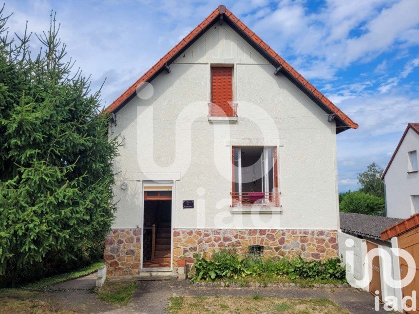 House 4 rooms of 77 m² in Désertines (03630)