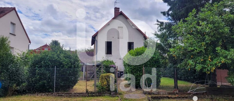 House 4 rooms of 77 m² in Désertines (03630)