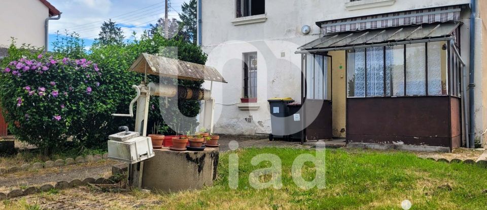 House 4 rooms of 77 m² in Désertines (03630)