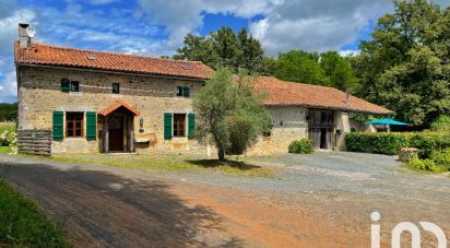 Lodge 15 rooms of 339 m² in Rouzède (16220)