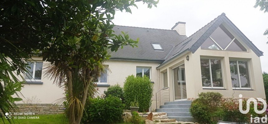 Traditional house 7 rooms of 133 m² in Plonéis (29710)