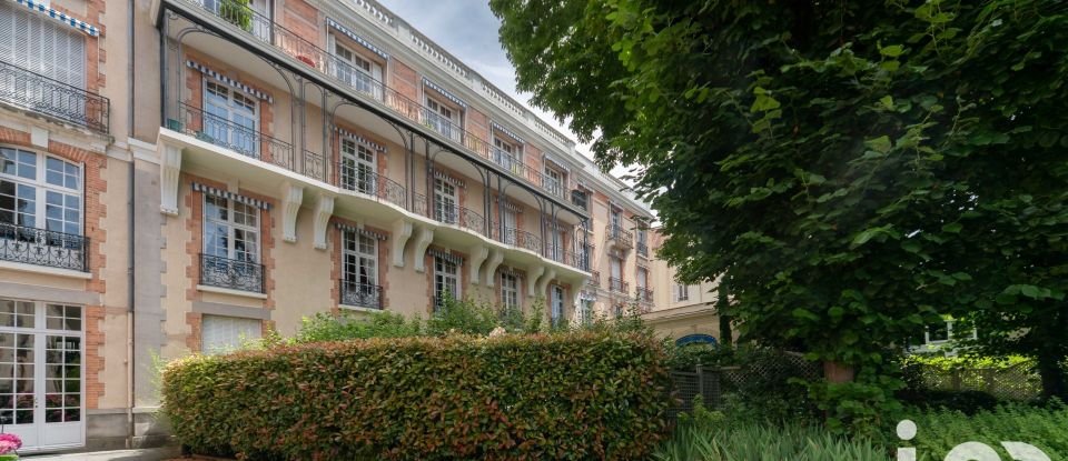 Apartment 7 rooms of 295 m² in Vichy (03200)