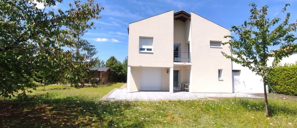 Maison 7 pièces de 141 m² à Lussac-les-Châteaux (86320)