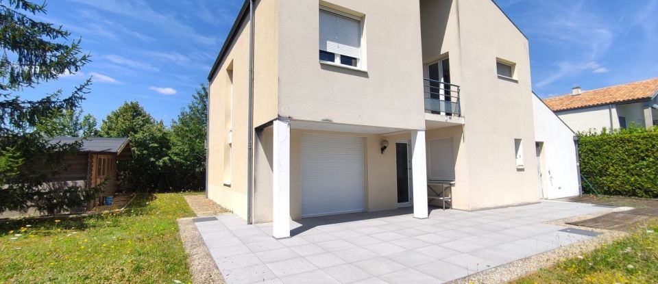 Maison 7 pièces de 141 m² à Lussac-les-Châteaux (86320)