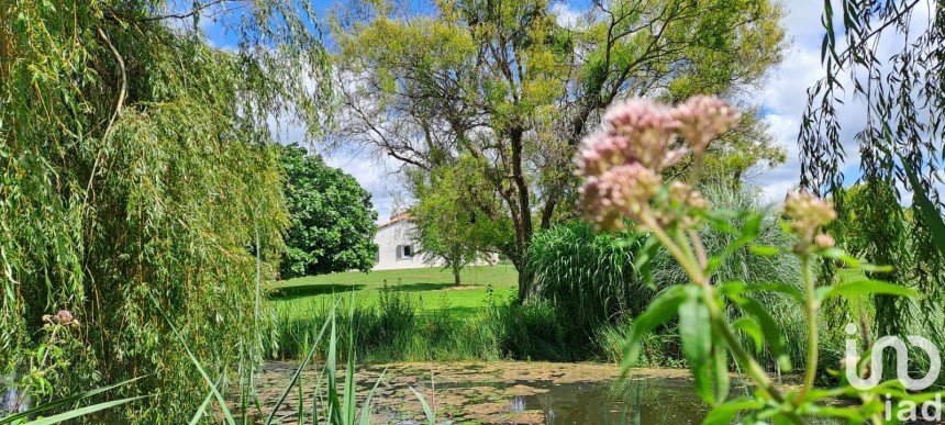 Maison de campagne 6 pièces de 175 m² à Meursac (17120)