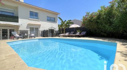 House 9 rooms of 216 m² in Six-Fours-les-Plages (83140)