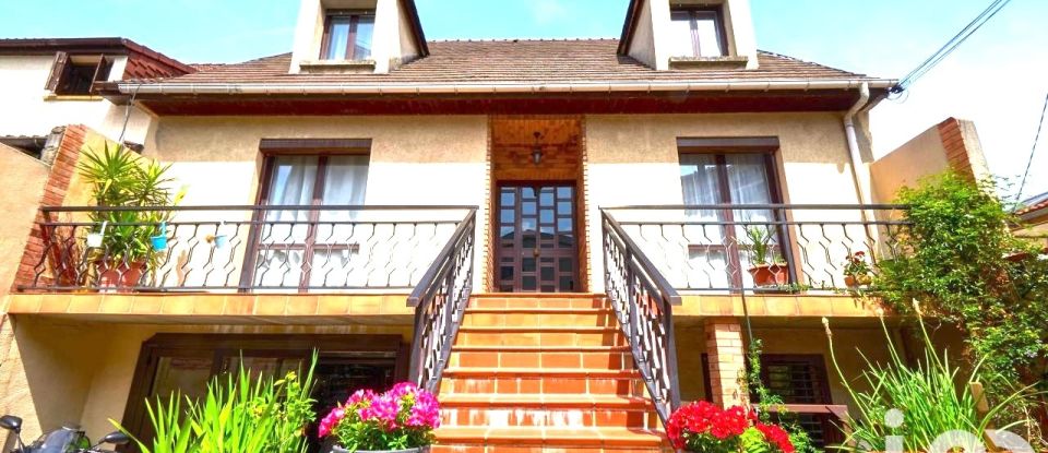 Traditional house 7 rooms of 200 m² in Villejuif (94800)