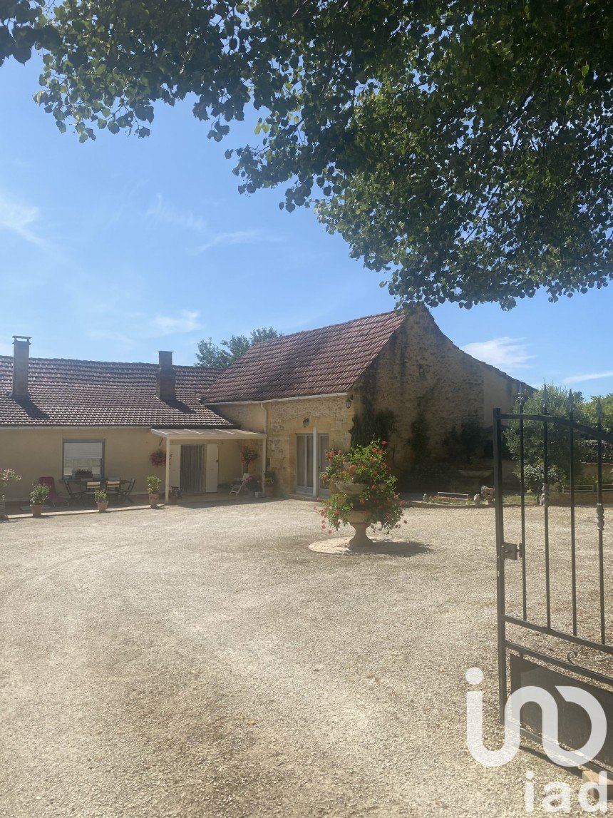 Maison de campagne 7 pièces de 163 m² à Saint-Cyprien (24220)