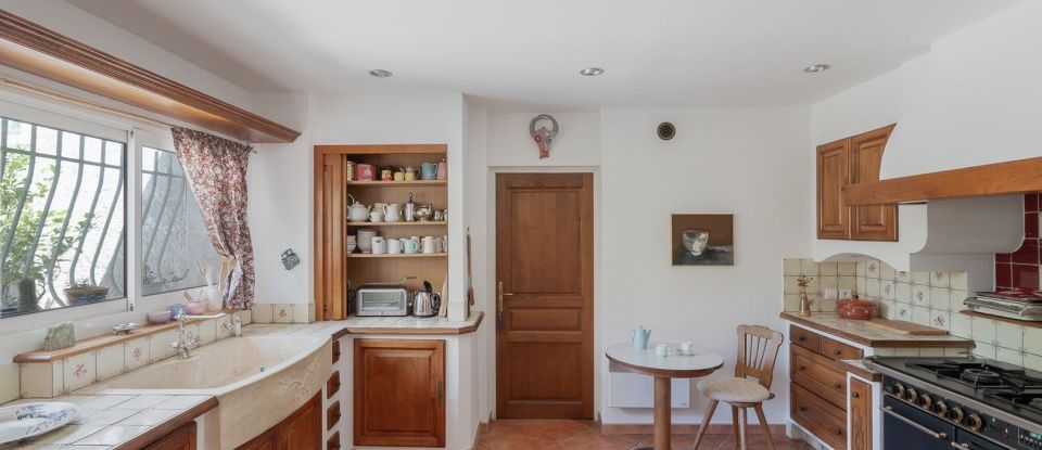 Maison 7 pièces de 198 m² à Arles (13280)