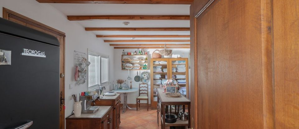 Maison 7 pièces de 198 m² à Arles (13280)