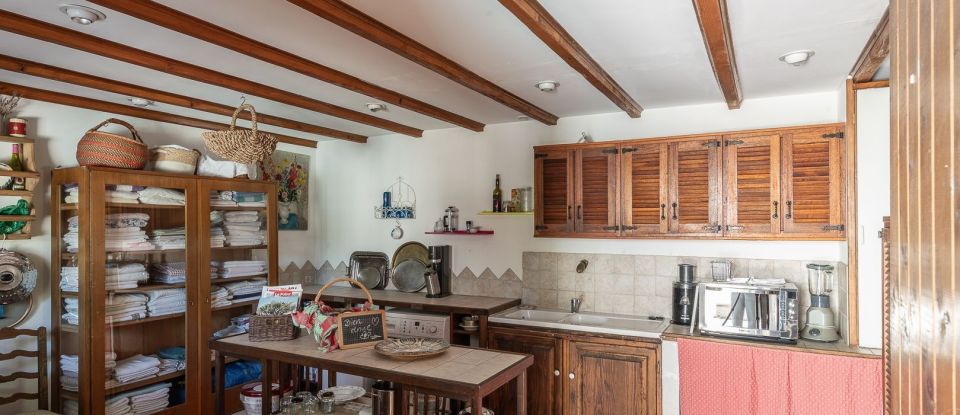 Maison 7 pièces de 198 m² à Arles (13280)