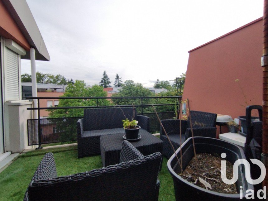 Apartment 4 rooms of 74 m² in Les Ulis (91940)