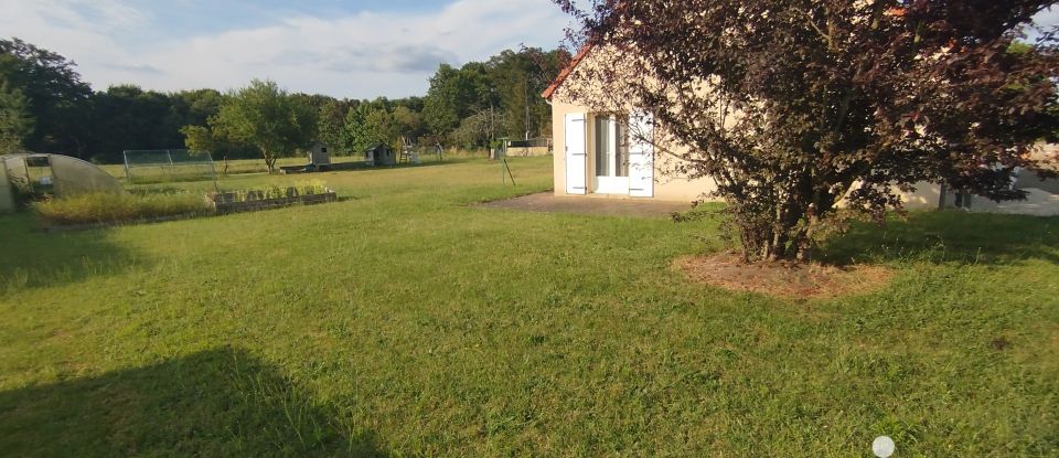 Country house 6 rooms of 125 m² in Saint-Célerin (72110)