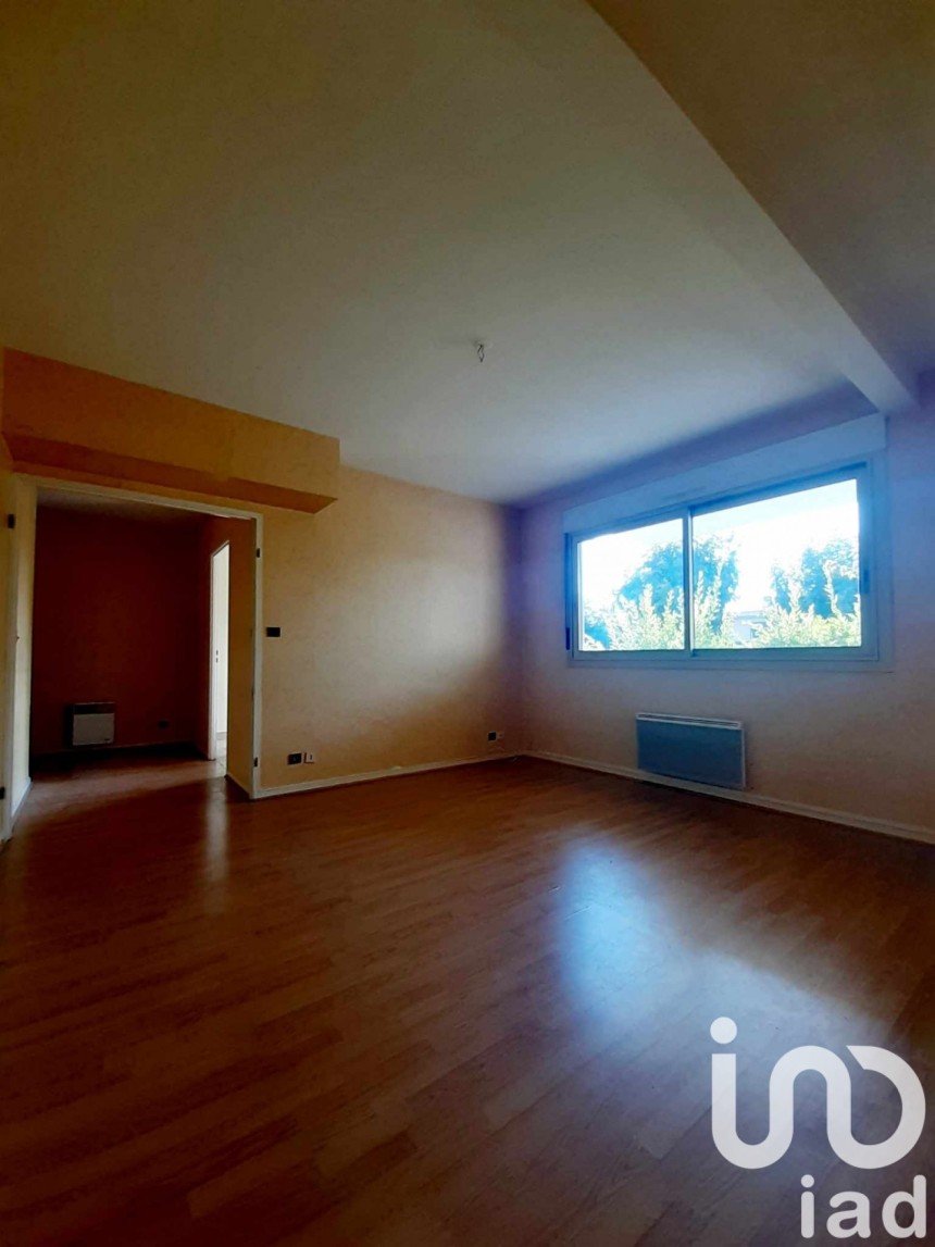 Apartment 3 rooms of 72 m² in Talant (21240)