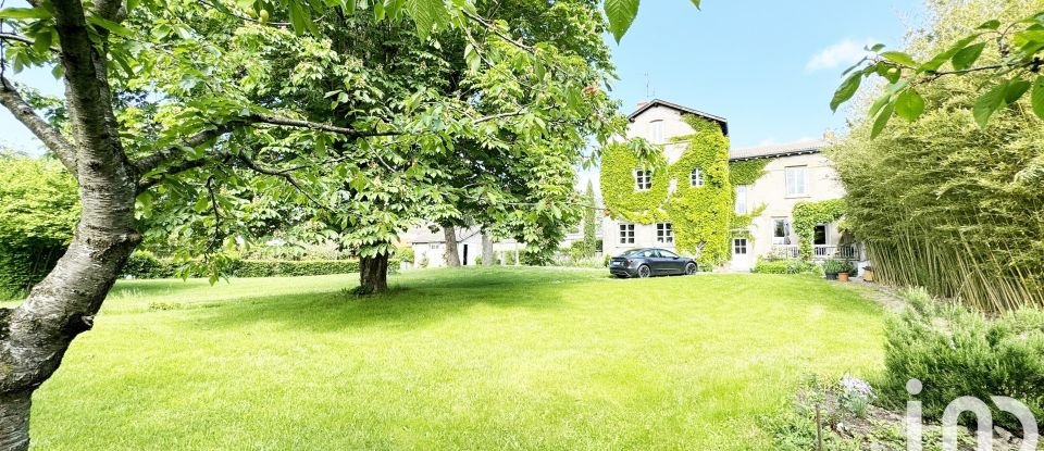 Maison 8 pièces de 272 m² à Saint-Priest-en-Jarez (42270)