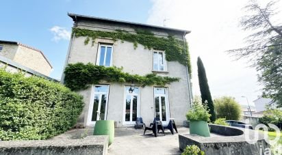 Maison 8 pièces de 272 m² à Saint-Priest-en-Jarez (42270)