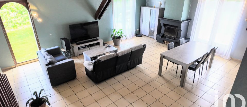 Traditional house 5 rooms of 130 m² in Soleymieux (42560)