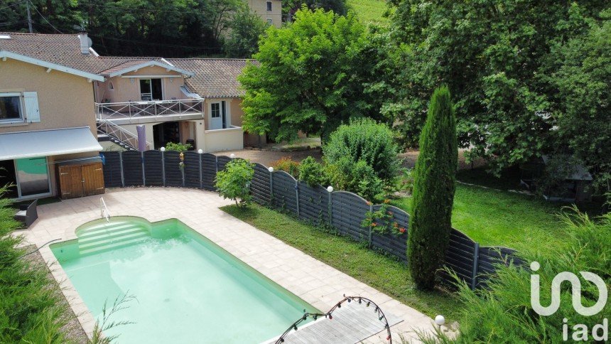 House 7 rooms of 210 m² in Quincié-en-Beaujolais (69430)