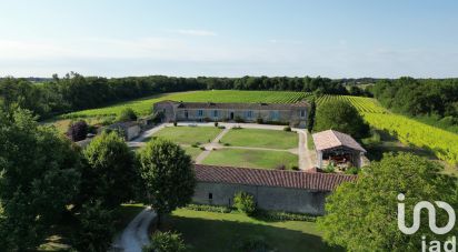 Domaine 15 pièces de 695 m² à Saint-Bris-des-Bois (17770)