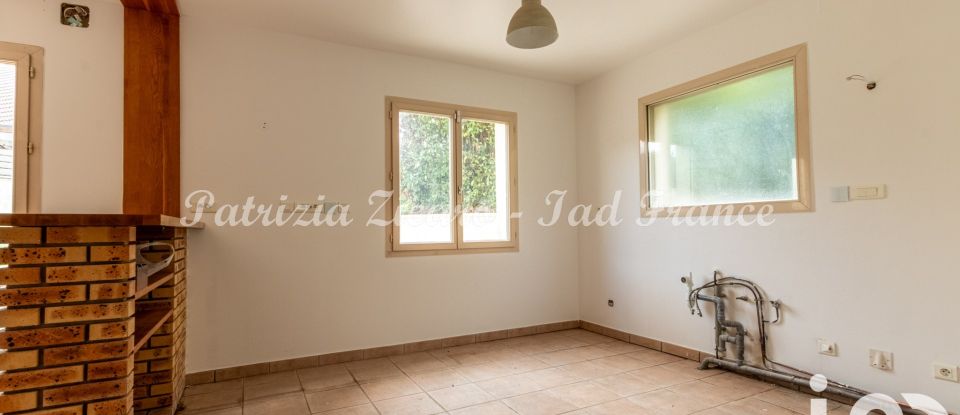 Traditional house 7 rooms of 167 m² in La Ville-du-Bois (91620)