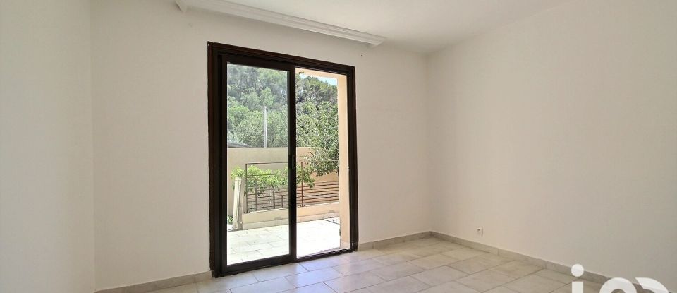 Town house 6 rooms of 128 m² in Évenos (83330)