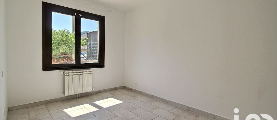 Town house 6 rooms of 128 m² in Évenos (83330)