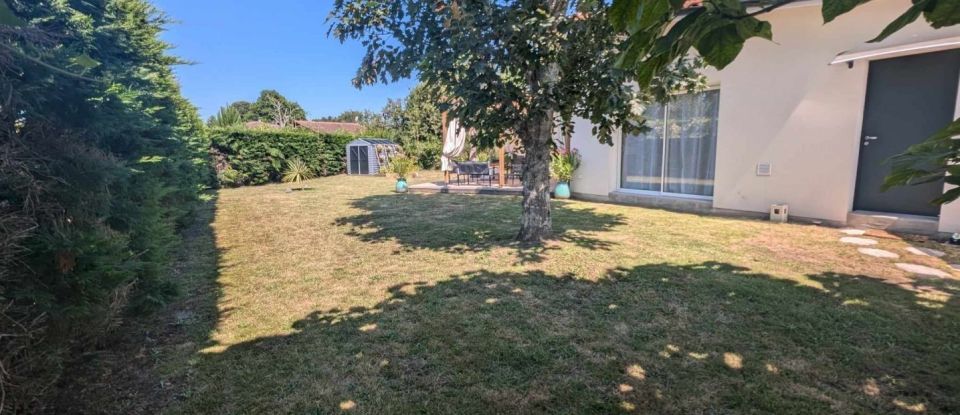 Maison 4 pièces de 92 m² à Sanguinet (40460)