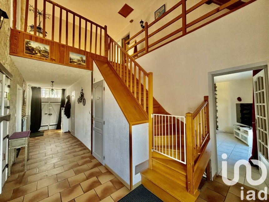 House 5 rooms of 131 m² in Sancoins (18600)