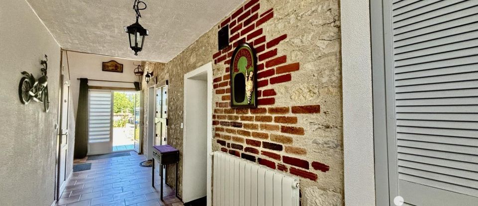 House 5 rooms of 131 m² in Sancoins (18600)