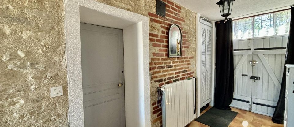 House 5 rooms of 131 m² in Sancoins (18600)