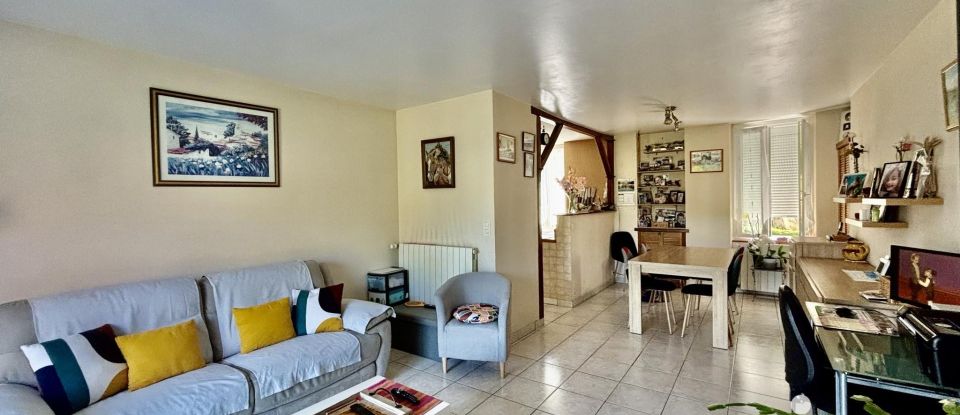 House 5 rooms of 131 m² in Sancoins (18600)