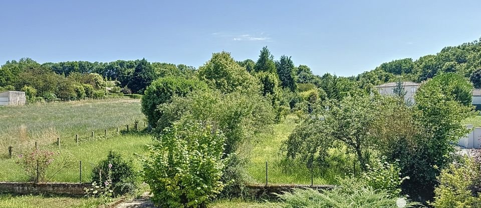 Maison traditionnelle 7 pièces de 174 m² à Champniers (16430)