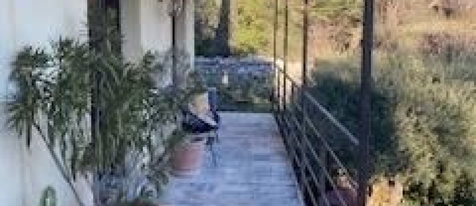 House 10 rooms of 308 m² in Nîmes (30900)