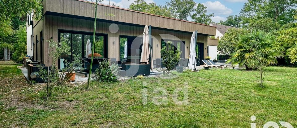 Architect house 7 rooms of 220 m² in Lamorlaye (60260)