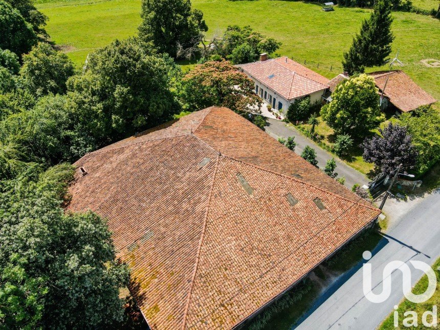 Longère 5 pièces de 200 m² à Mouzon (16310)