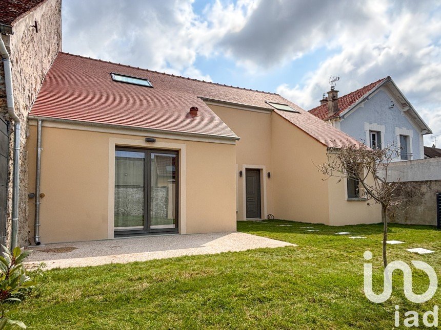 Maison 6 pièces de 115 m² à Bailly-Romainvilliers (77700)