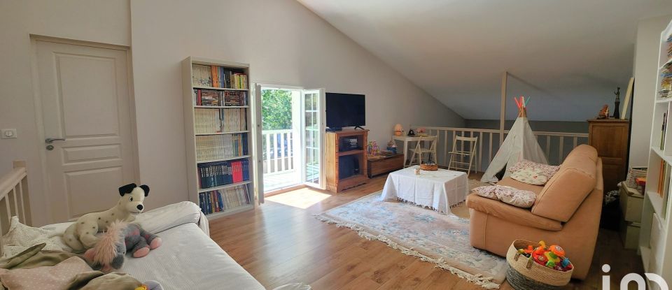 Maison 6 pièces de 220 m² à Martignas-sur-Jalle (33127)