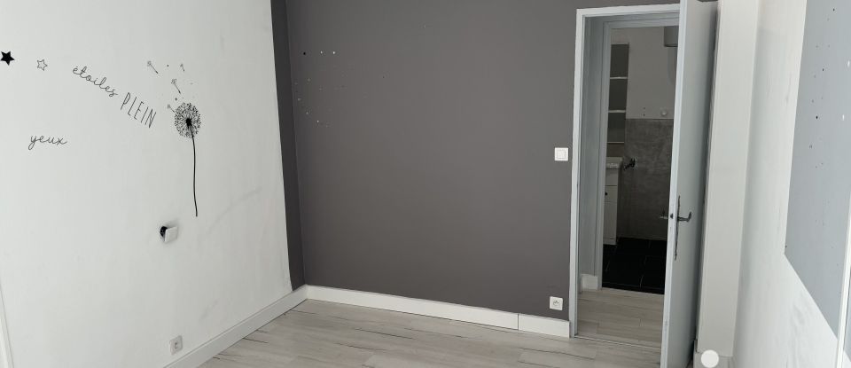 Appartement 3 pièces de 84 m² à Manosque (04100)