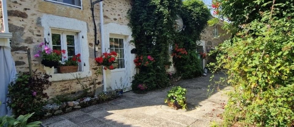 Maison de campagne 4 pièces de 159 m² à Fenioux (79160)