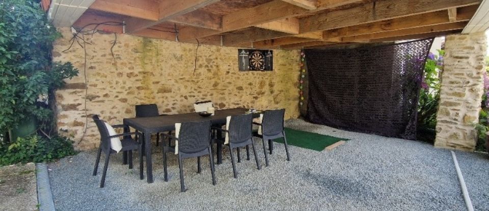 Maison de campagne 4 pièces de 159 m² à Fenioux (79160)