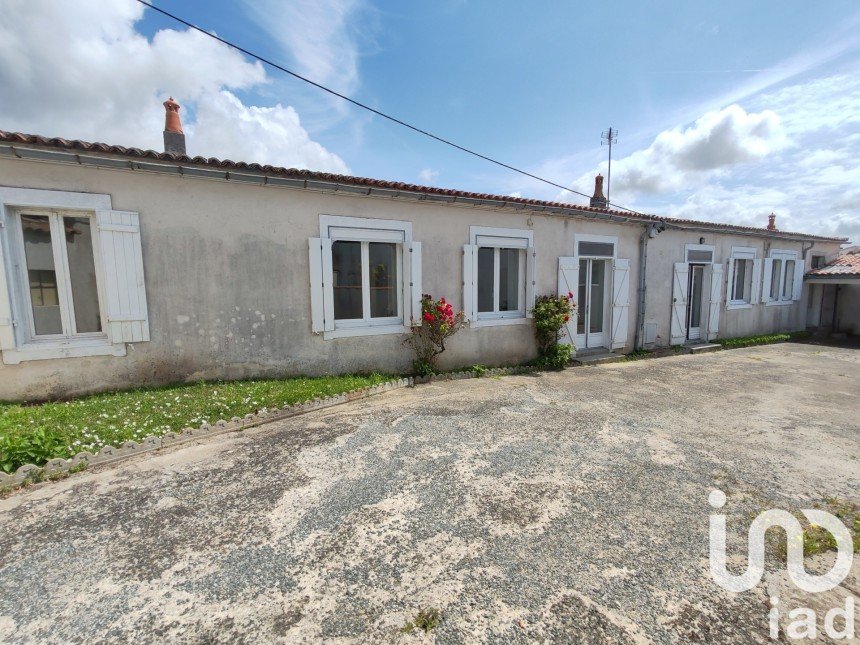 Maison 8 pièces de 140 m² à Dompierre-sur-Mer (17139)