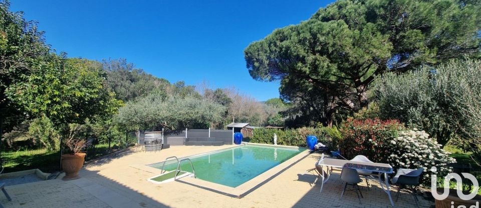 House 6 rooms of 210 m² in Roquebrune-sur-Argens (83520)